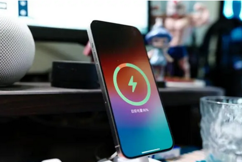 涡阳苹果15换屏服务分享用什么充电器给iPhone15充电更好 